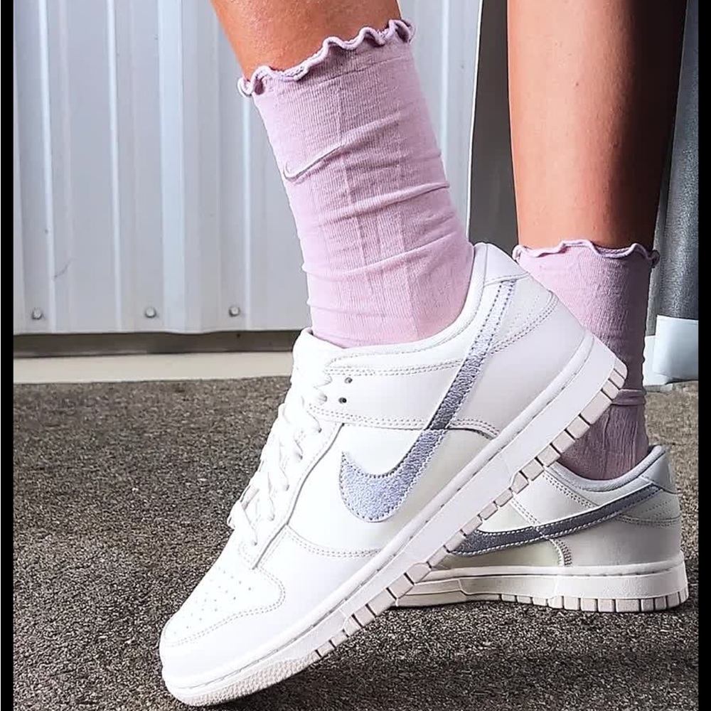 Nike Women's Sneakers in Cream and Gray - Picture 3 of 12